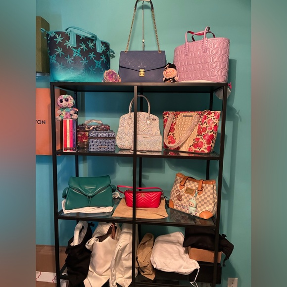 Follow my flyer to be notified when I go Live! - Picture 3 of 6